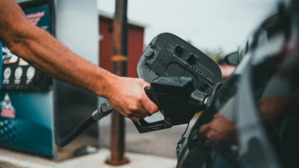 Benzina și motorina s-au scumpit! Cât costă litrul marți, la pompă