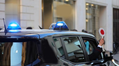 Urmărire ca-n filme în Roma. Un turist fugea cu o bucată de coloană antică pe o trotinetă electrică și s-a scuzat că era un suvenir