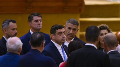Moțiune AUR împotriva Guvernului: Piromanii care au dat foc țării vin să ceară bani pentru extinctor