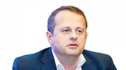 Bursă. Victoria lui Nicuşor Dan dinamizează Bursa de Valori: creştere de 4% într-o zi şi tranzacţii de 200 de milioane de lei pe acţiuni, de patru ori peste medie. „Paradigma politică pare să se fi schimbat, iar asta constituie o bază solidă pentru ca piaţa să revină pe trend ascendent“, spune un analist