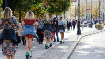Permis special pentru trotinete și biciclete electrice, după examen cu probă practică și teoretică. Autoritățile vor să impună reguli stricte pentru utilizatori