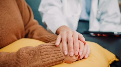 Psihoterapie gratuită pentru bolnavii de cancer: Statul român va deconta serviciile medicale prin CNAS