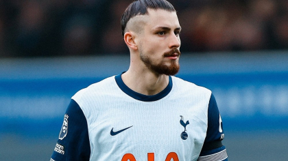 Englezii s-au lămurit de Radu Drăgușin. Noul antrenor de la Tottenham vrea să-l cedeze
