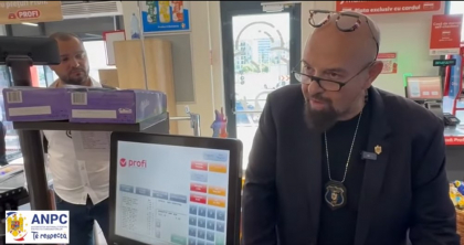 Oferte înșelătoare și mizerie descoperite de Piedone în controalele de pe litoral: „Vă iau cu japca banii din buzunar”