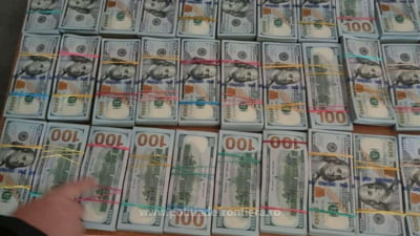 Cuplu prins în Vama Siret cu 1.400.000 de dolari ascunși pe corp - Banii au fost confiscați