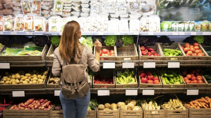 Alimentele ultraprocesate, o preocupare din ce în ce mai mare pentru români. Peste 50% sunt îngrijorați de utilizarea pesticidelor | SONDAJ