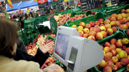 Controale în piețe. Recoltele de fructe, distruse de vreme. Autoritățile fac teste pentru pesticide
