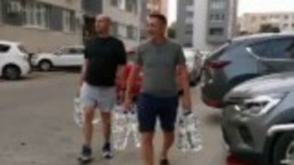Sute de apartamente fără apă în Ploiești. Furnizorul poate interveni doar cu plată, pentru că terenul este privat