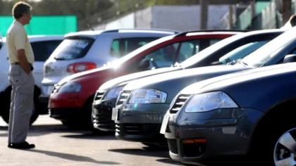 Șoferii cu autoturisme second-hand trebuie să se prezinte la service. Plătesc cu aproape 15% în plus pe mașinile ce au kilometrajul dat înapoi