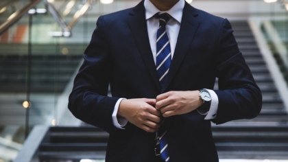 Schimbare tectonică în domeniul financiar: Tinerii finanţişti din SUA se reorientează către fondurile de private equity, în timp ce băncile angajează tot mai puţini absolvenţi. „Rolurile de junior sunt extraordinar de rare”