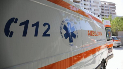 Un bărbat a murit într-un accident la Cheţani, după coliziunea dintre o autoutilitară şi două căruţe