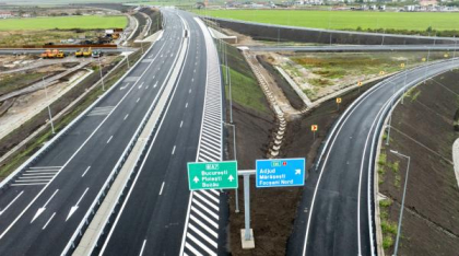 Ministrul Transporturilor: Estimez că 160-170 kilometri de autostradă din A7 ar putea fi daţi în circulaţie anul acesta