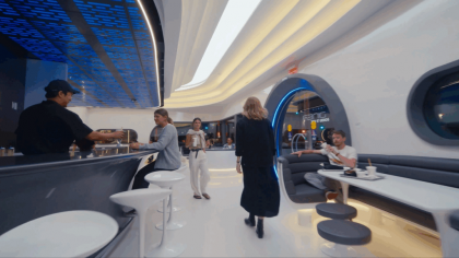 Primul restaurant Tesla s-a deschis la Hollywood: un spectacol retro-futurist semnat Elon Musk