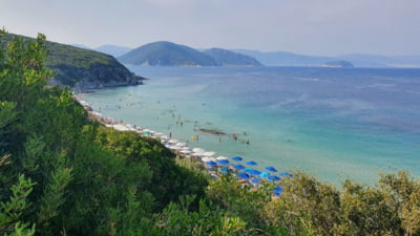 Dilema unui român pe plajele din Grecia: ”Citisem undeva că îi jignim și că am fi țărani...”