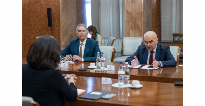 Premierul Ilie Bolojan, întâlnire cu reprezentanţi ai sectorului bancar: Guvernul urmăreşte să construiască un set de măsuri fiscale eficiente, pentru reducerea deficitului