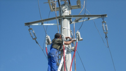 Ce riscuri își asumă clienții când schimbă furnizorul de energie. Capcanele din contracte