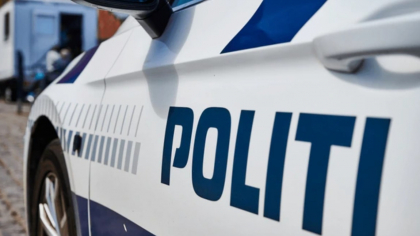 O șoferiță care gonea cu 200 km/h nu a oprit la semnalele polițiștilor și s-a oprit cu mașina într-un șanț