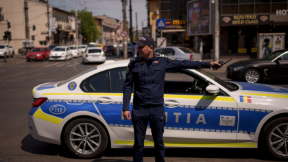București: Structură metalică prăbușită pe bd. Nicolae Bălcescu, circulație restricționată