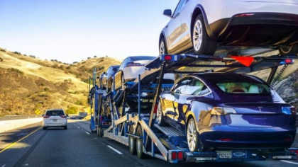 O companie din Danemarca a returnat dealer-ului toate maşinile Tesla din flota sa: „Nu vrem să fim asociaţi cu valorile şi direcţia politică a lui Elon Musk”