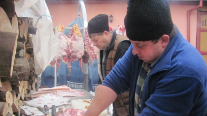 Goana după carnea de porc pentru Crăciun a început: „Îl iau acum, să fiu sigur.” Cât costă un kilogram în viu