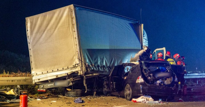Tragedie pe o autostrada din Germania: un tânăr a murit după ce s-a izbit cu BMW-ul de un camion românesc