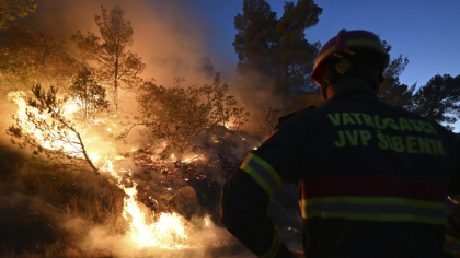 Croația evacuează locuitorii și turiștii în urma unui incendiu în apropiere de Split