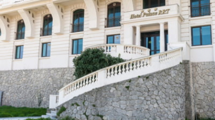 Un hotel simbol al Constanței va fi total renovat. Lucrările pentru clădirea construită în stilul Rivierei franceze vor costa 6,5 milioane de euro