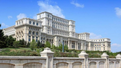 Deputații mai taie din cheltuieli ca să fie „solidari cu românii”