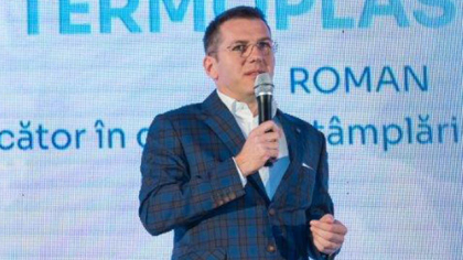Antreprenori locali. Producătorul de uşi şi ferestre Termoplast din Roman: „Continuăm extinderea la export, am câştigat clienţi noi în Italia  şi vom intra în Spania şi Franţa“. Producătorul, fondat în 1991 de Cătălin şi Daniela Neculai, a bugetat investiţii de 2 mil. euro în automatizare