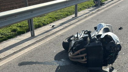 Un motociclist a murit după ce a intrat într-un parapet de pe marginea drumului în județul Vrancea. A fost chemat elicopterul SMURD