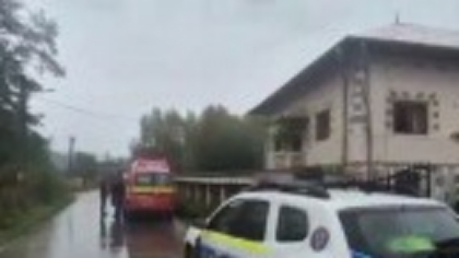 De ce ar fi dat foc casei femeia din Dâmbovița. A murit în incendiu, alături de fiul ei de 5 ani