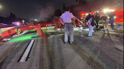 Un elicopter medical s-a prăbuşit pe o autostradă din Sacramento, trei persoane sunt în stare critică