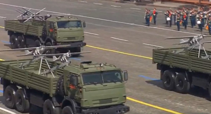 Rusia și-a etalat dronele folosite în Ucraina la Parada de Ziua Victoriei, sub privirile lui Xi Jinping