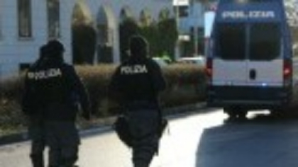 Sute de tineri arestați și peste 1.000 anchetați, într-o uriașă operațiune în Italia. Erau monitorizați pe TikTok și Facebook