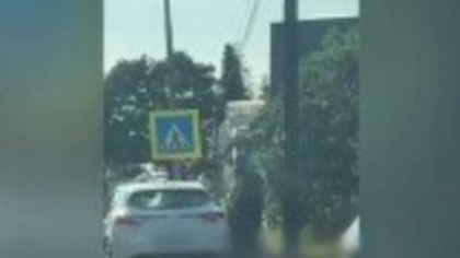 Urmărire ca în filme în Baia Mare, după ce un şofer beat a refuzat să oprească. Pasagerul a aruncat o armă din mașină