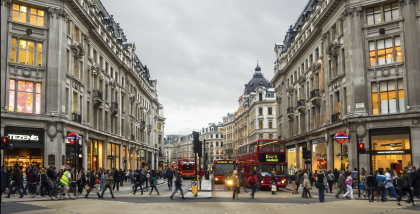 Retailul britanic în 2025: Loialitatea, AI-ul și experiența în prim-plan