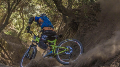 Traseele de downhill atrag tot mai mulți bicicliști! Care este tariful cerut cicliștilor