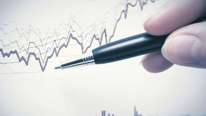 Fitch Ratings avertizează: Planul fiscal al Guvernului Bolojan ar putea afecta creșterea economică și veniturile reale