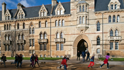 Oxford le oferă studenților acces la versiunea educațională a ChatGPT