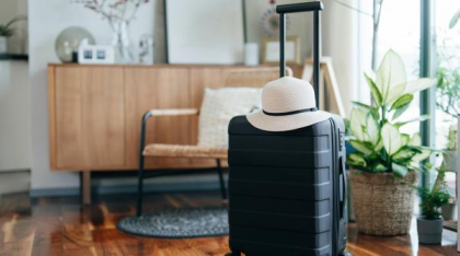 Ce drepturi ai dacă rezervarea pe Airbnb ți-a fost anulată. Tot mai multe țări din Europa și Asia restricționează acest tip de cazare