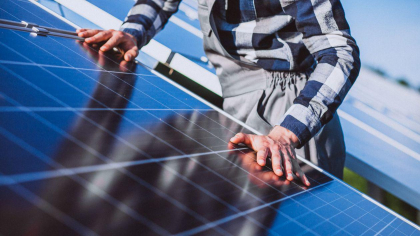 Energia solară devine principala resursă energetică a Europei. Ce se întâmplă în România