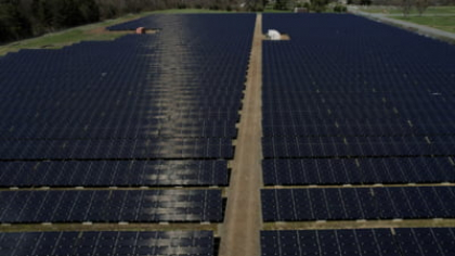 Tehnologia care ne spionează nu e rusească. E made in China. Riscul invizibil din spatele energiei regenerabile