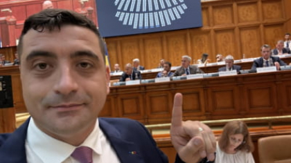 "Nu o să terminați bine guvernarea". După ce a întârziat două ore la propria moțiune de cenzură, George Simion a atacat: "Bietul premier are și el proprii scheleți în dulapuri"