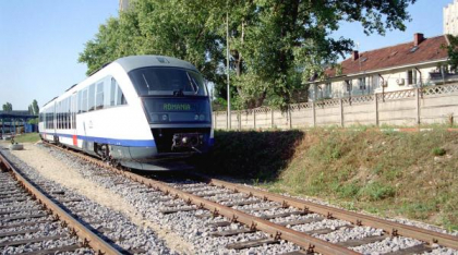 Un tren "Săgeata albastră" a luat foc în Argeş: aproape 100 de oameni s-au autoevacuat, iar o femeie a suferit un atac de panică