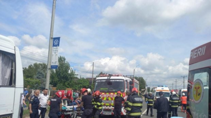 Cum s-a produs accidentul oribil din Lețcani, în care au fost implicați 29 de oameni: șoferul autocarului a scăpat ca prin minune