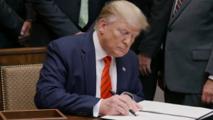 Trump restricționează cercetările „periculoase” pe virusuri. Ar vrea să prevină o nouă pandemie precum cea de COVID-19