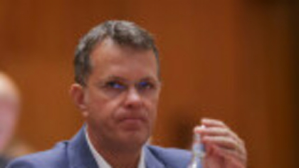 Ce a răspuns șeful MApN la întrebarea dacă ține cu Steaua. În studenție a jucat cu un fost premier: ”Făcea multă gălăgie”