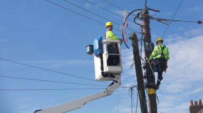 Prosumatorii cer ANRE să reducă tarifele de transport pentru energia livrată în rețea