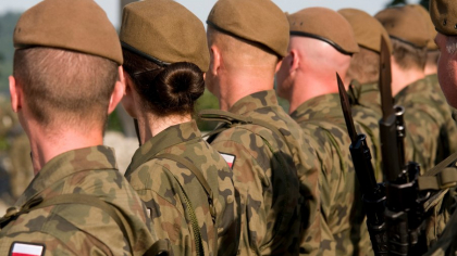 Polonia își învață populația cum să supraviețuiască în caz de atac aerian și pene prelungite de curent, gaz şi apă. Ce conține ghidul pentru situaţii de criză