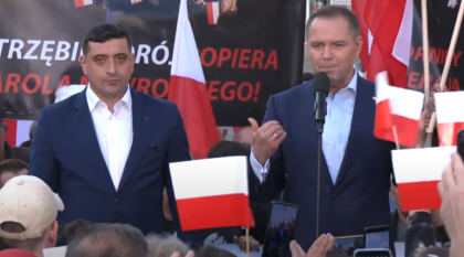 George Simion a plecat iar din țară. Liderul AUR a ajuns în Polonia, la mitingul unui alt candidat la președinție: “Dacă eu fac asta venind din România pentru Nawrocki, vă invit și pe voi” (VIDEO)